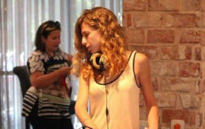 בוגרת קורס DJ מתקלטת בכנס המדיה הגדול של ישראל